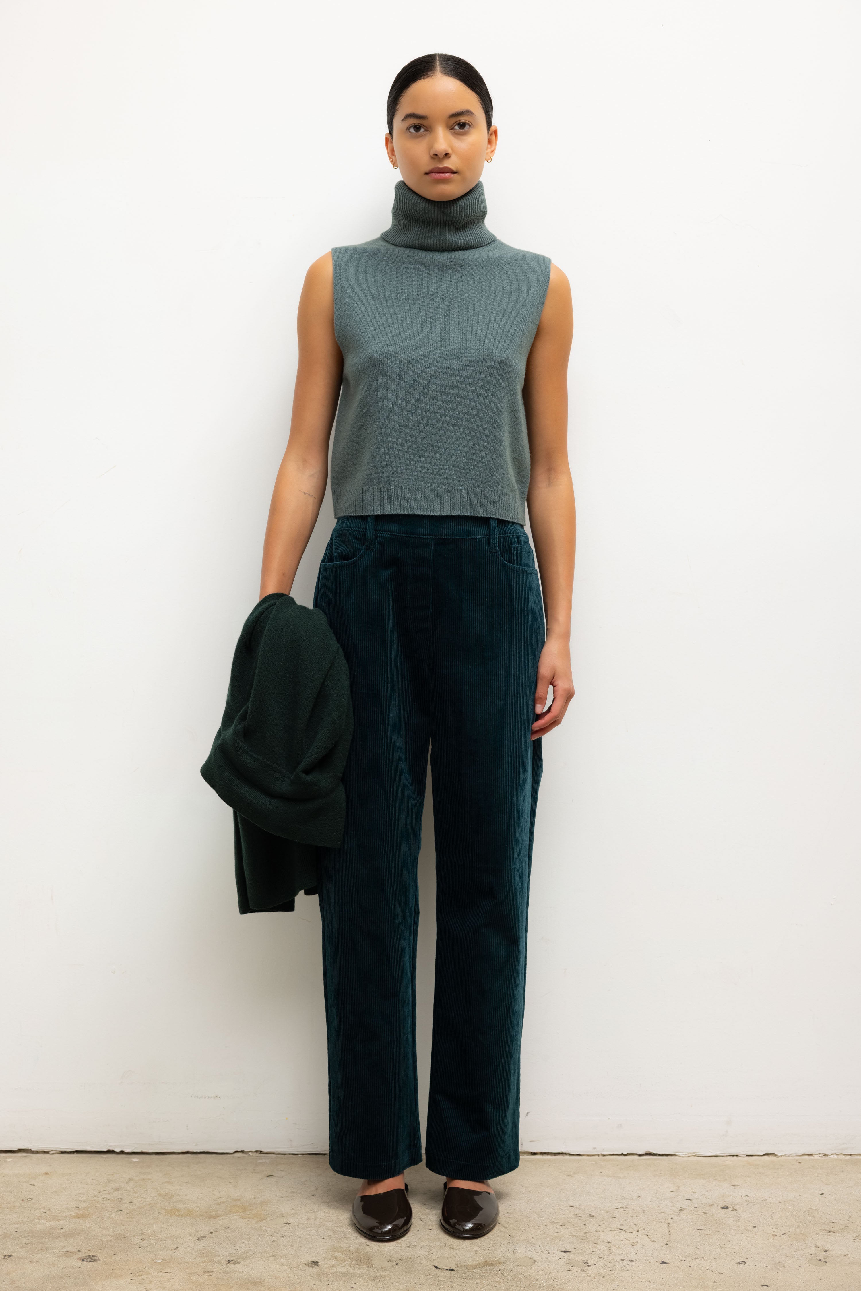 ZOE SLEEVELESS TURTLENECK