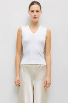 NANDO SLEEVELESS V NECK