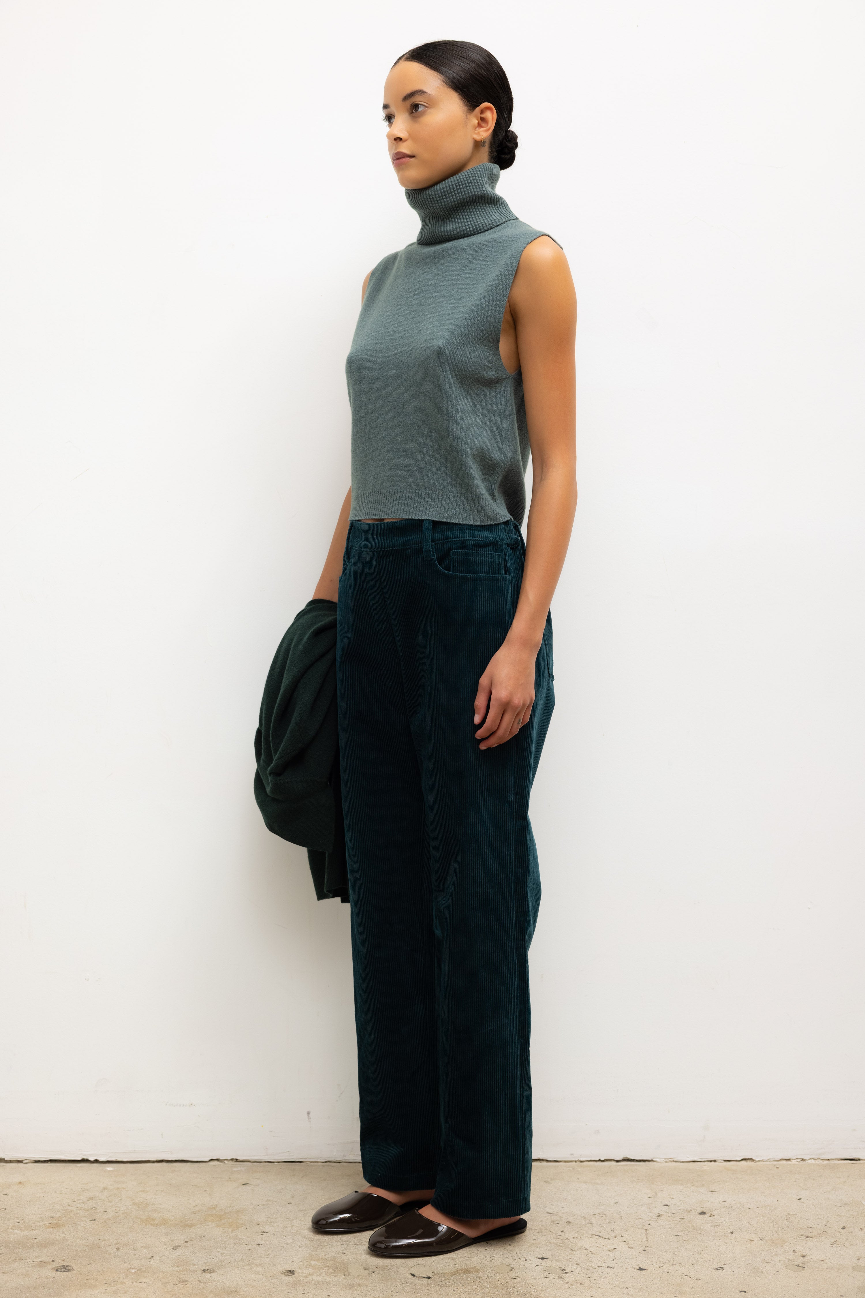 ZOE SLEEVELESS TURTLENECK