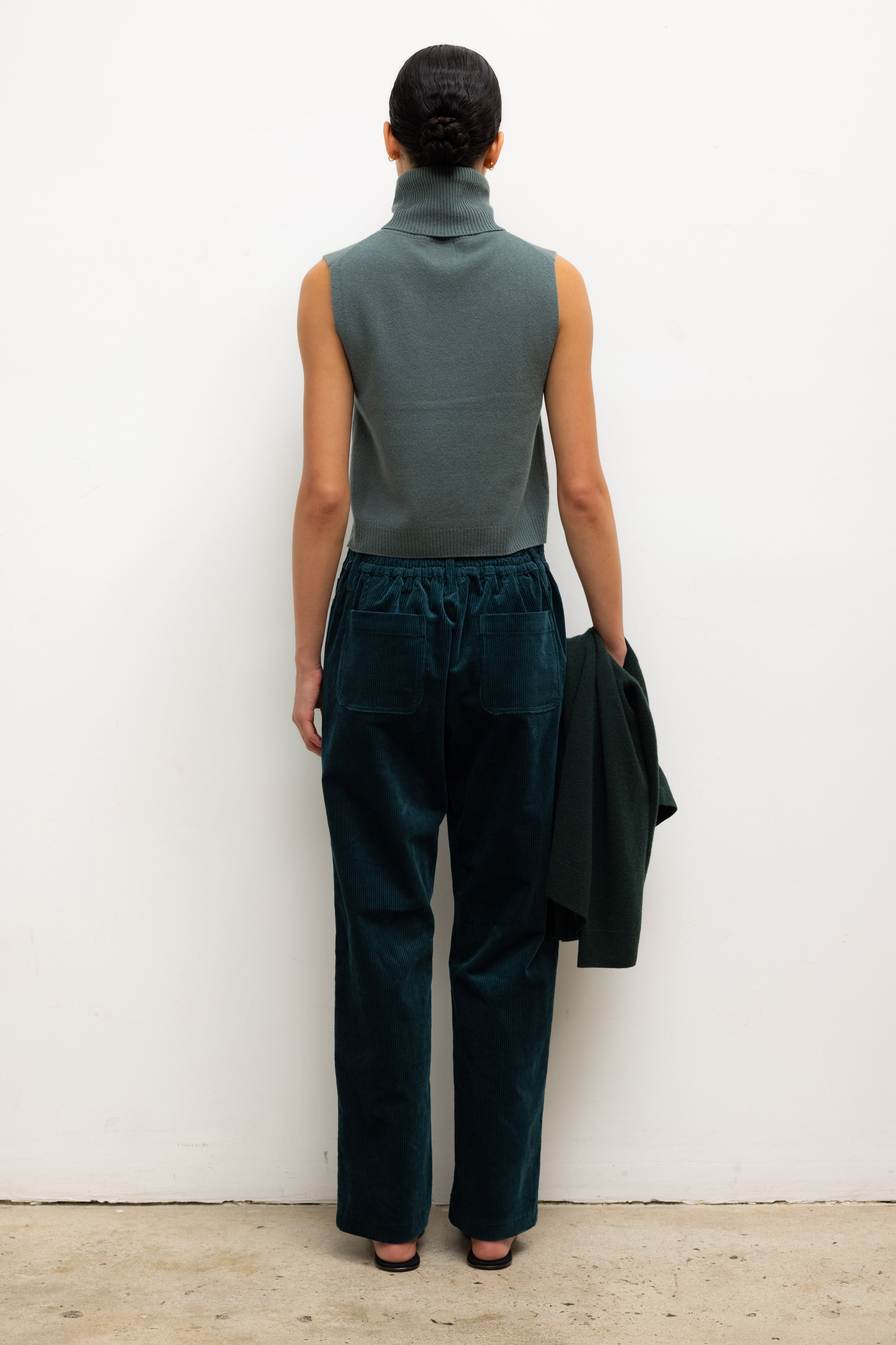 ZOE SLEEVELESS TURTLENECK