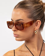 The Gigi Sunglasses - Honey/Tort